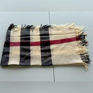 Burberry Wide Check cashmere Scarf